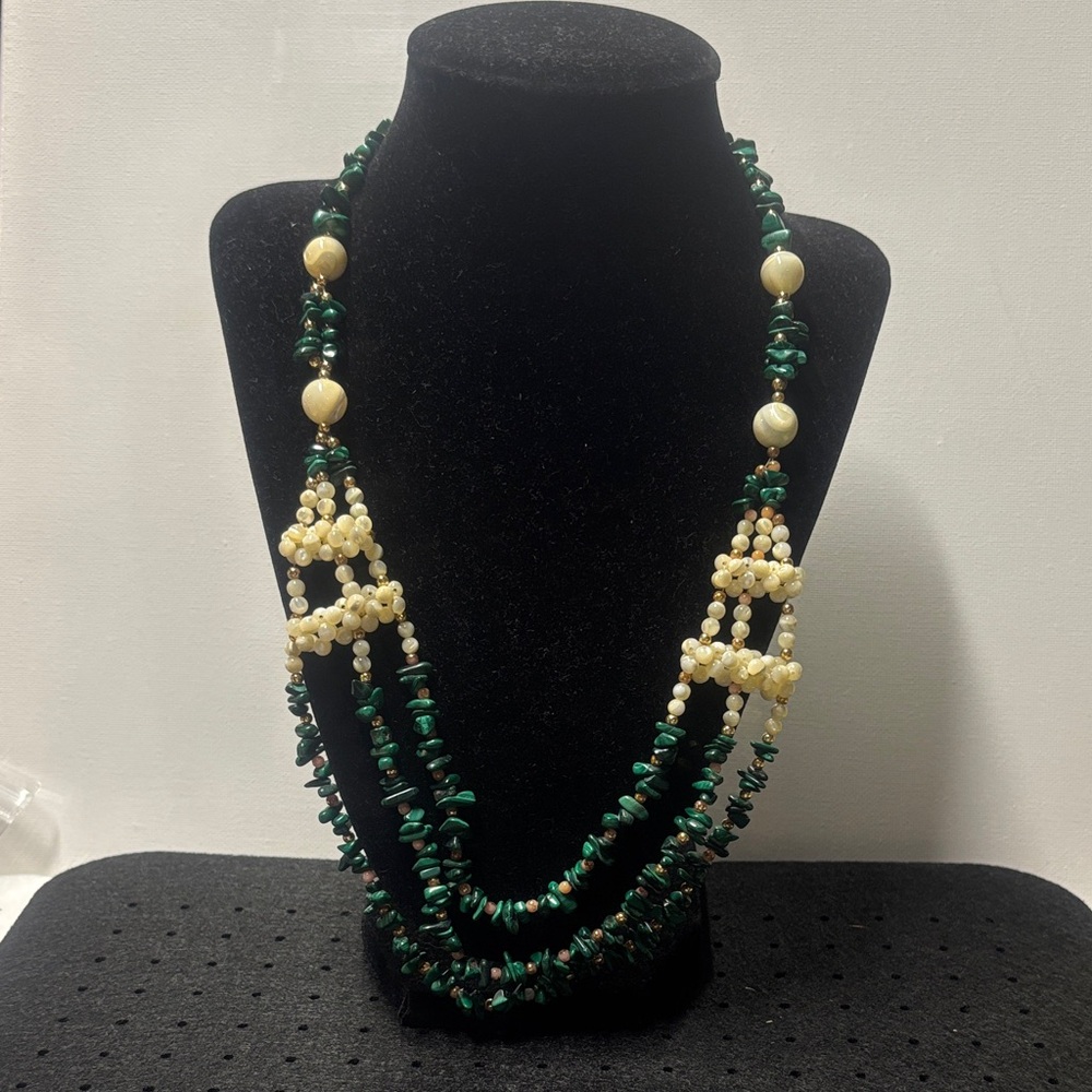 Elegant Green natural Malachite and fresh water pearls Necklace